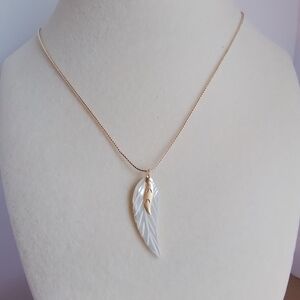 Mother of Pearl Leaf Pendant Necklace